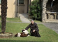 Padre Paolo De Carli con il cane