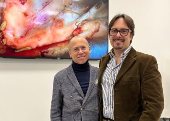il Dr. Mocci durante un corso specialistico di formazione presso la DS Academy di Verona con il Dr. Abundo, uno dei massimi esperti mondiali nelle tecniche di rigenerazione ossea