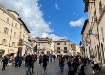 Turisti ad Assisi