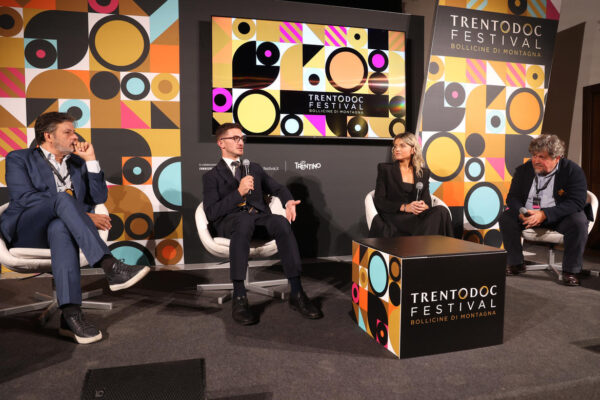 GENERAZIONE CALICE: CONSUMI E TENDENZE UNDER 30
Nella foto: Raffaele Boscaini, Andrea Gualdoni, Martina Centa, Helmut Failoni.
